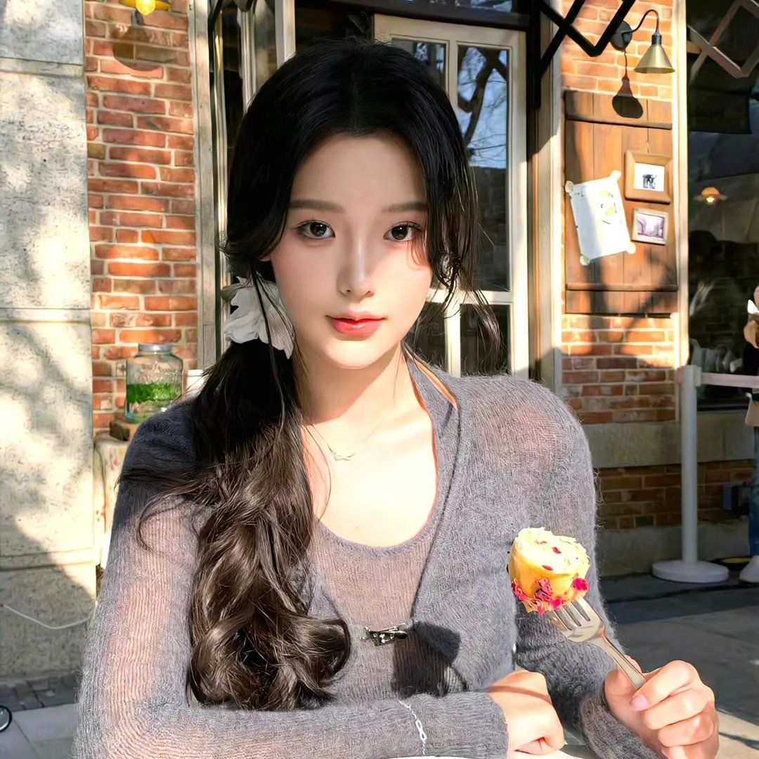 想踢沉迷男的女人